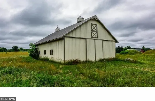 pole barn.webp